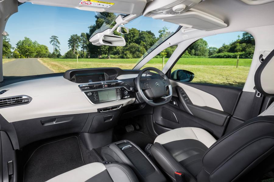 Интерьер Citroen Grand C4 Picasso 2016 года  (UK) (фото 19 из 31)